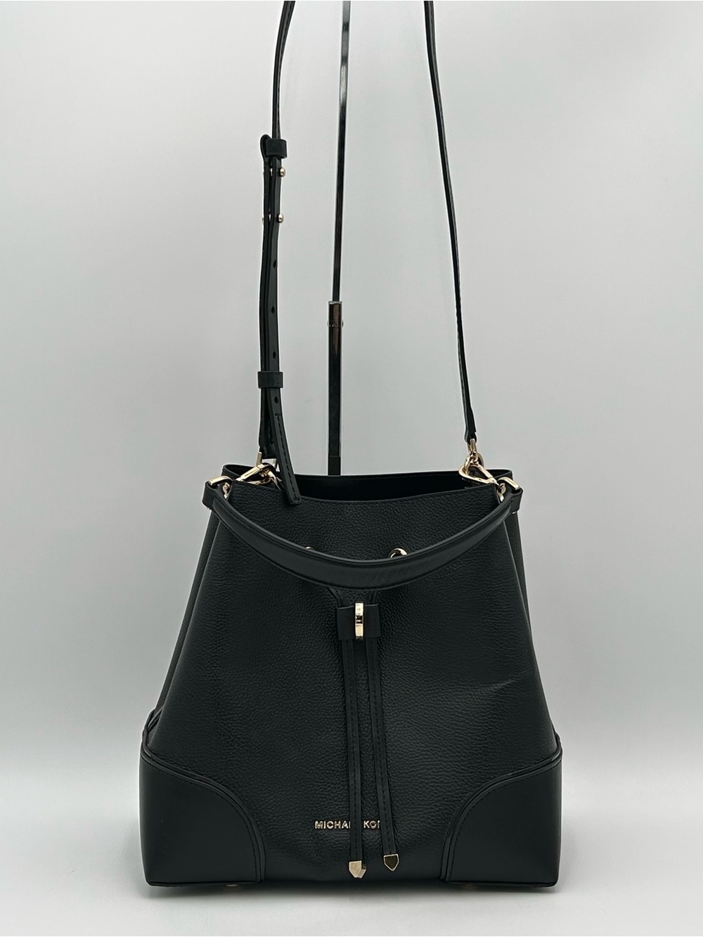 Michael Kors Black Mercer Gallery Pebbled Leather Bucket Bag